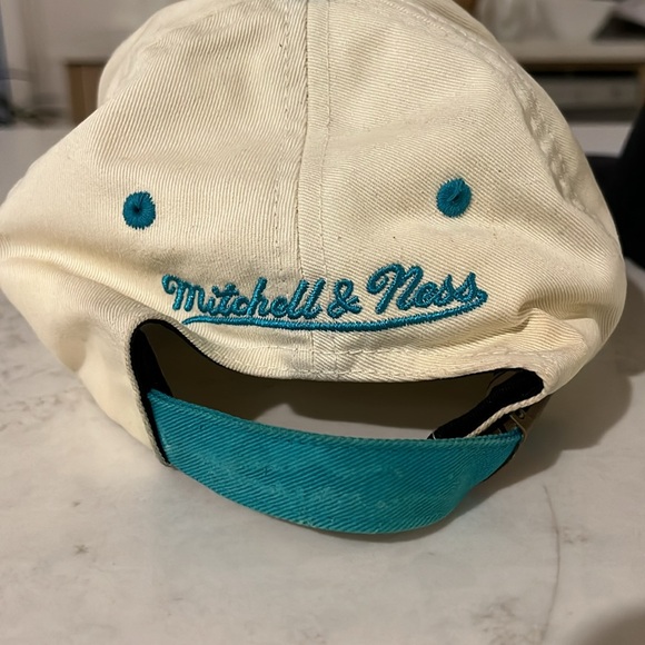 NBA | Mitchell and Ness Charlotte Hornets dad hat - Picture 4 of 4